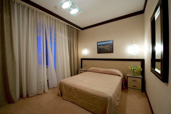 Room 14 of 99