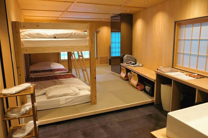 Room 84 of 146