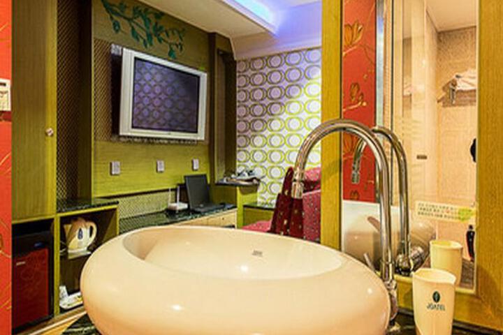 Room 7 of 23