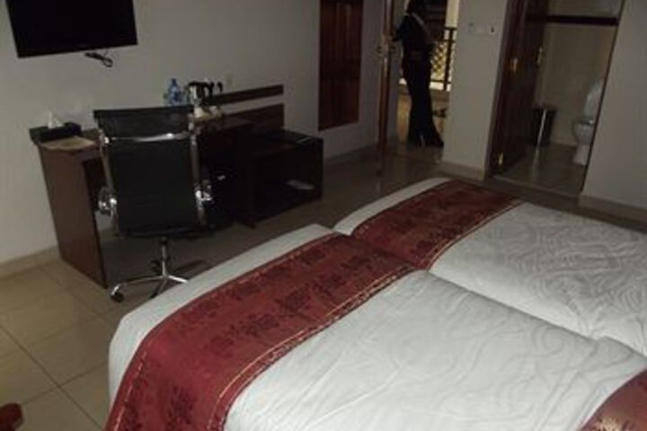 Room 14 of 25