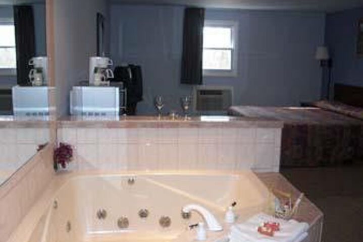 Hot Tub 6 of 6