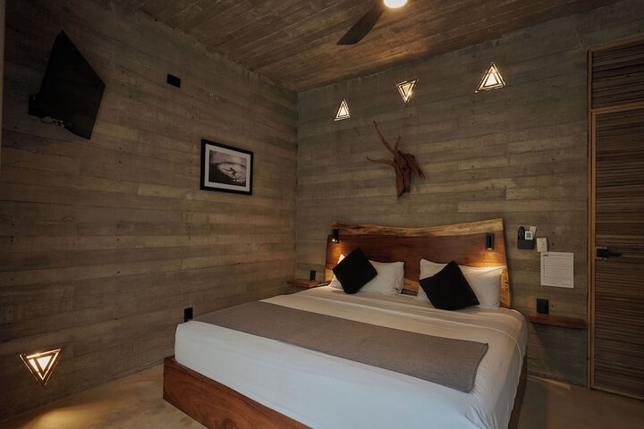Room 3 of 80