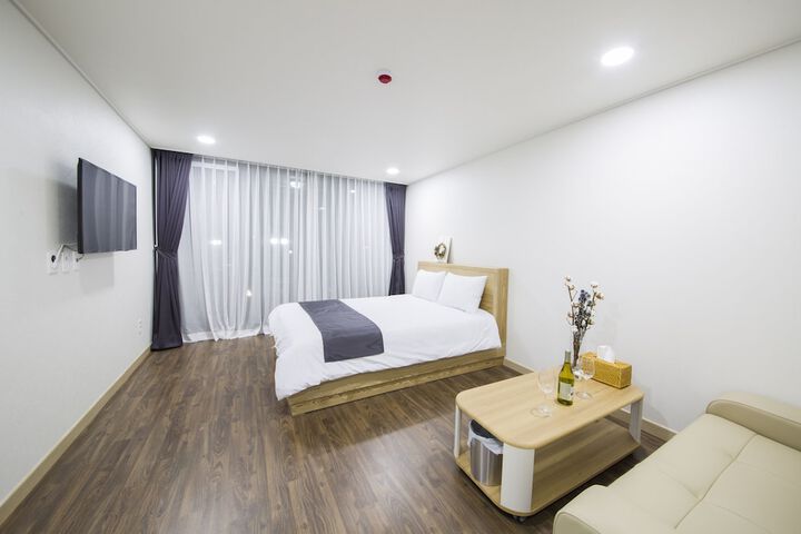 Room 2 of 41