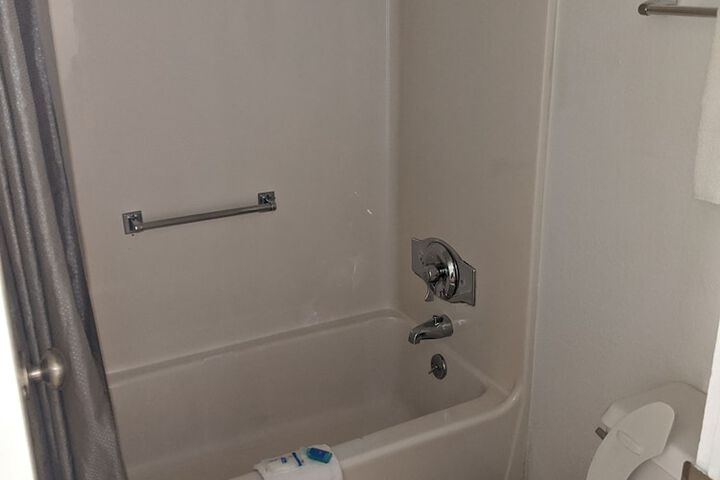 Room 10 of 24