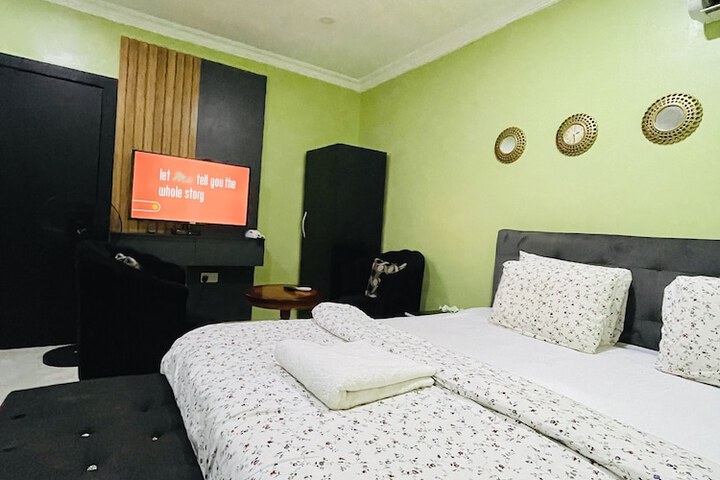 NUMBER ELEVEN HOTEL