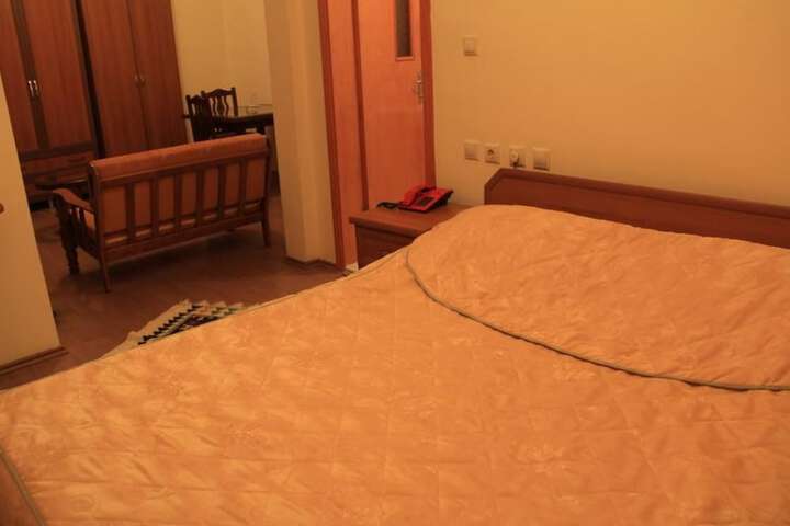 Room 2 of 20