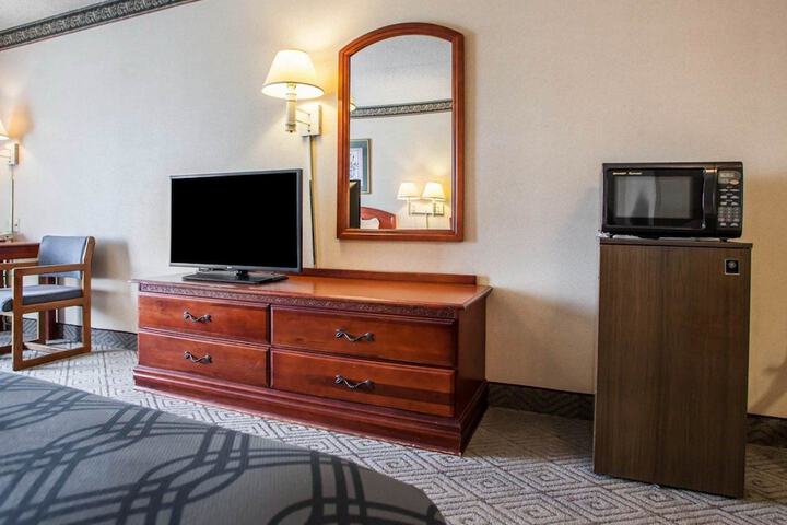2 Queen Beds (3 of 7)