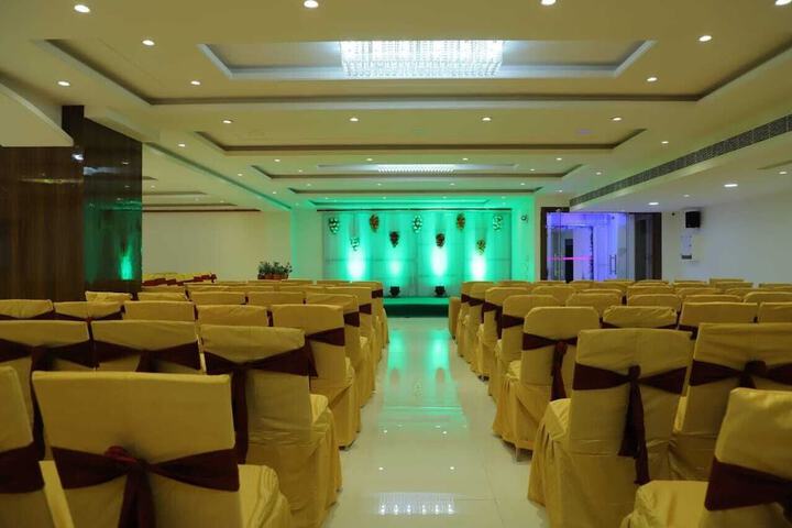 Ballroom/Hall 17 of 22