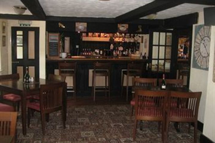 Lounge 6 of 8