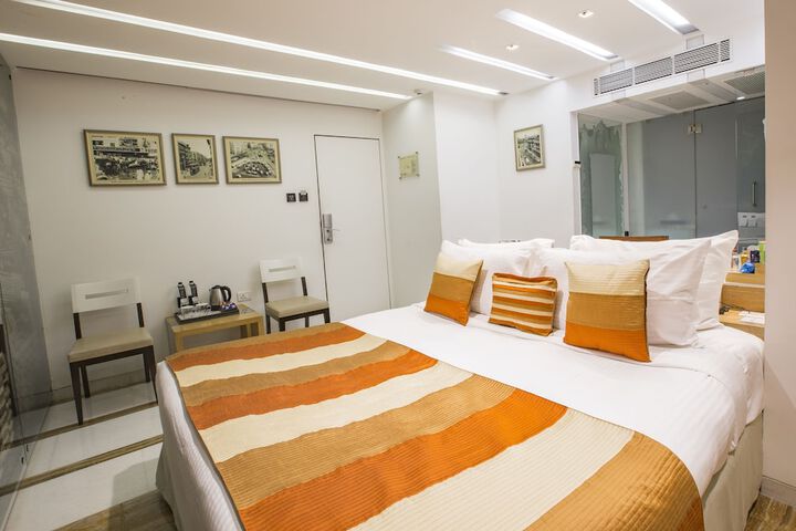 Room 10 of 29