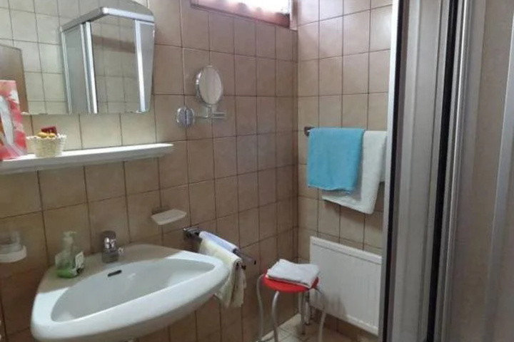 Room 8 of 17