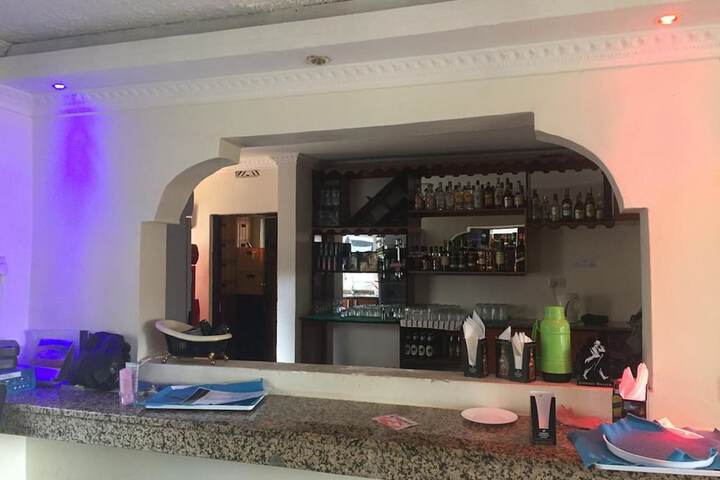 Lounge 12 of 17