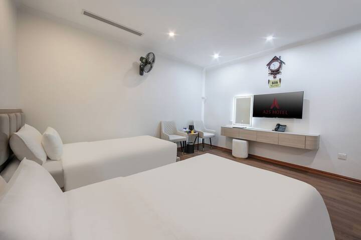 Room 9 of 16