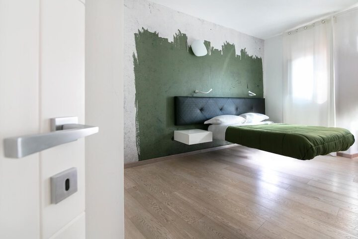 Room 17 of 42