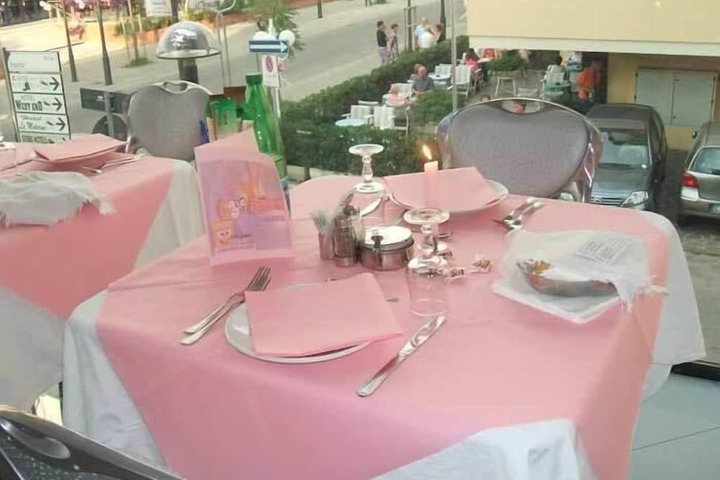Dining 14 of 25
