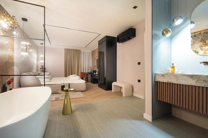 Room 17 of 45