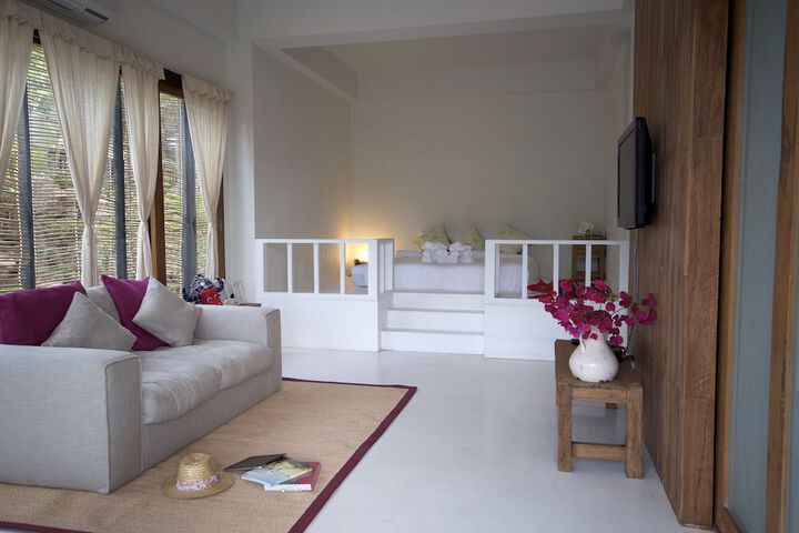 Room 14 of 242