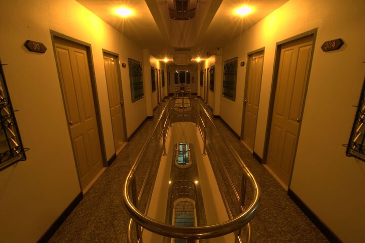 Ballroom/Hall 19 of 21