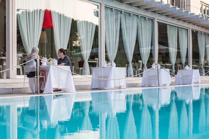 Pool Hotel