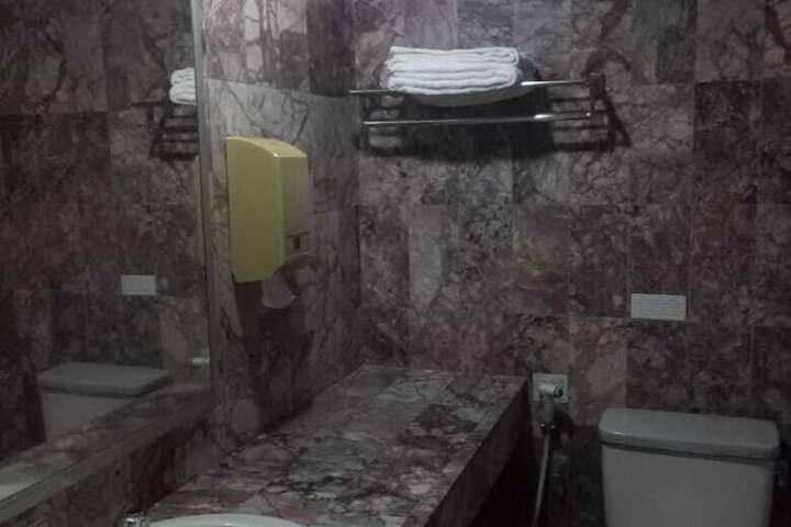 Room 14 of 18