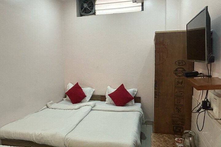 Room 33 of 72