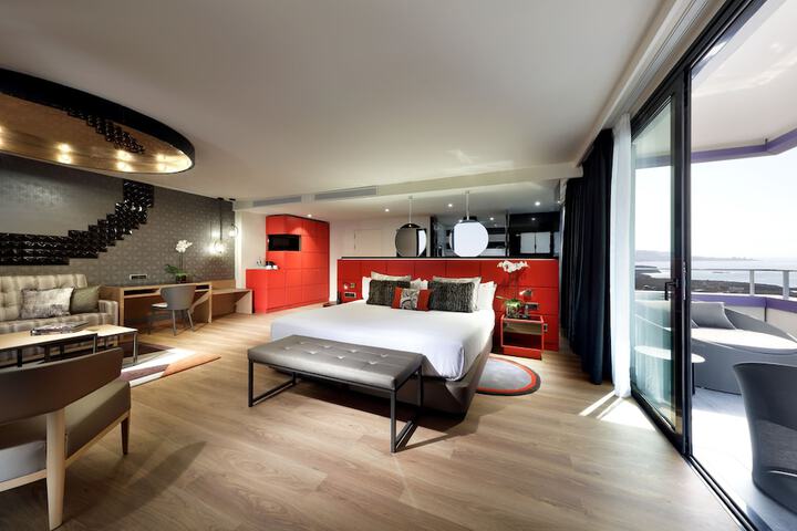 Room 13 of 140