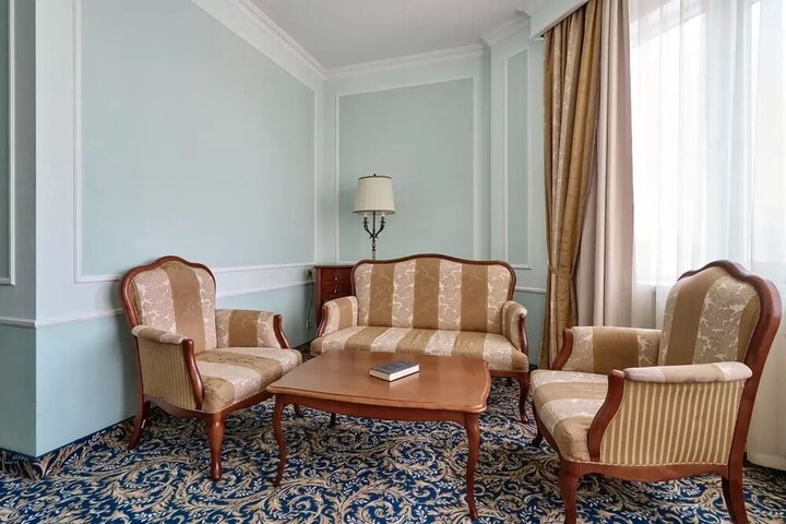 Room 17 of 49