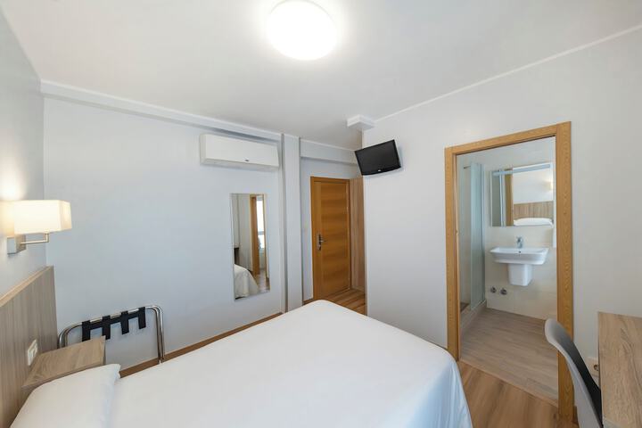 Room 16 of 38