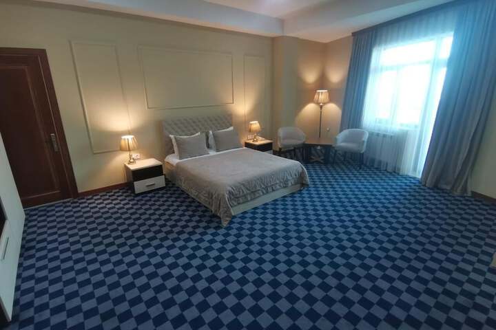 Room 2 of 3