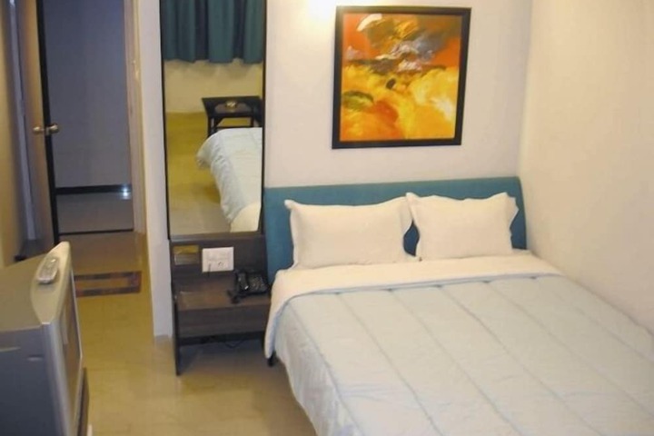 Room 6 of 26