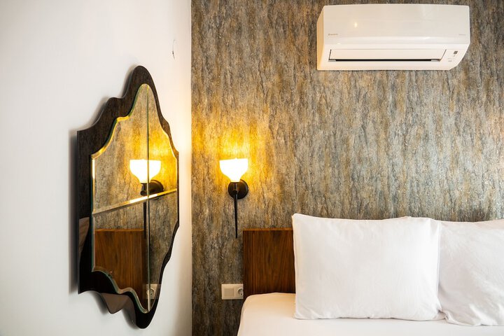 Room 15 of 77