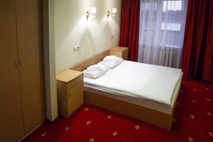 Room 6 of 32