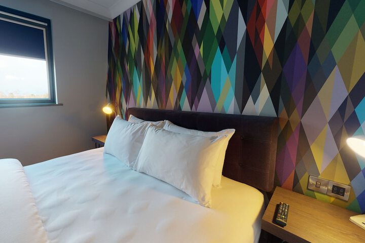 Room 13 of 35