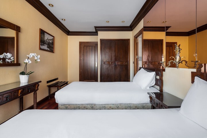 Room 6 of 46