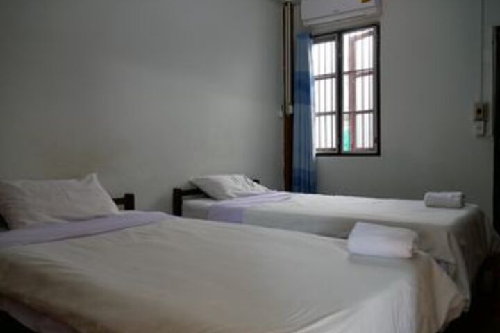 Room 11 of 20