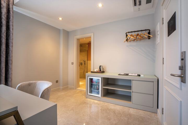 Room 25 of 85