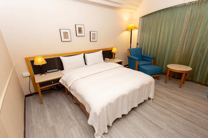 Room 6 of 30