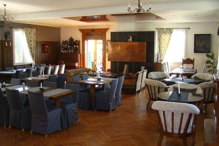 Dining 38 of 59