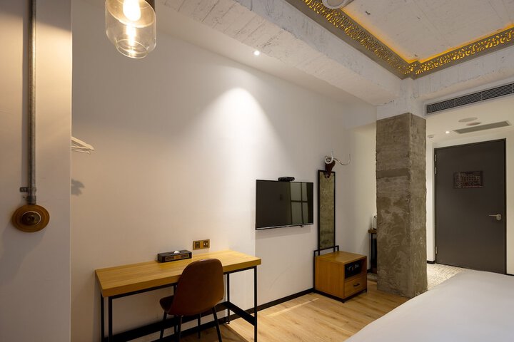Room 42 of 151