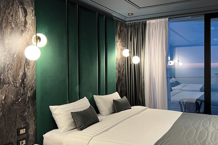 Room 28 of 107