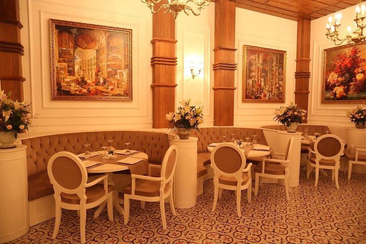 Dining 51 of 56