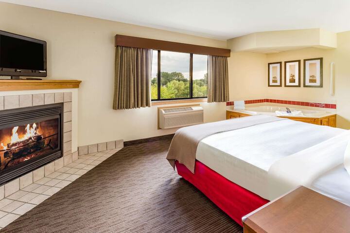 1 King Bed Mobility Accessible (14 of 18)