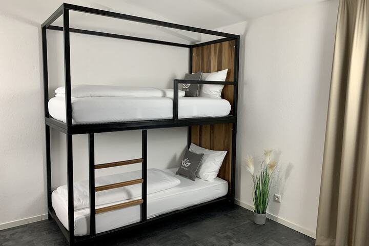 Room 8 of 33