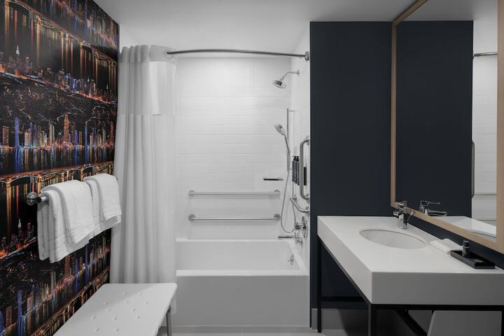 Room 16 of 30