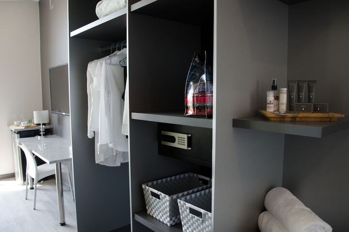 Room 3 of 62