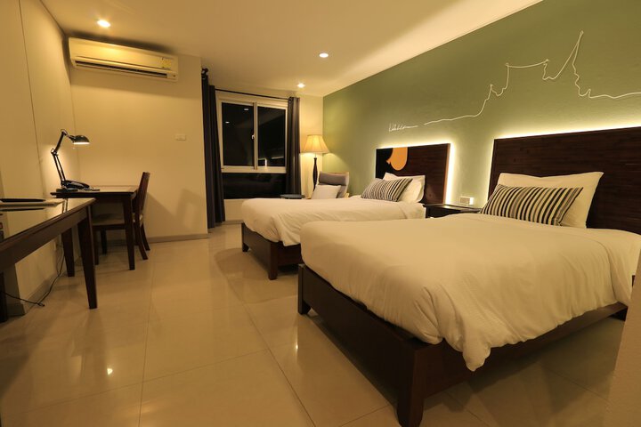 Room 10 of 32