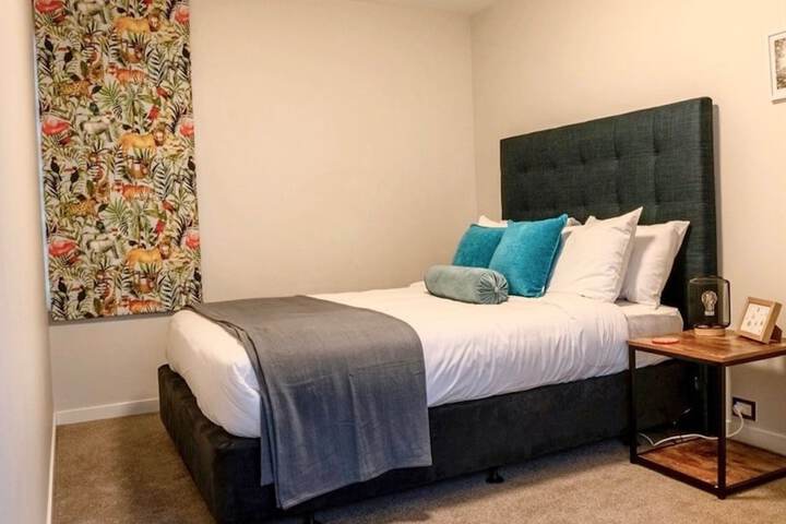Room 5 of 20