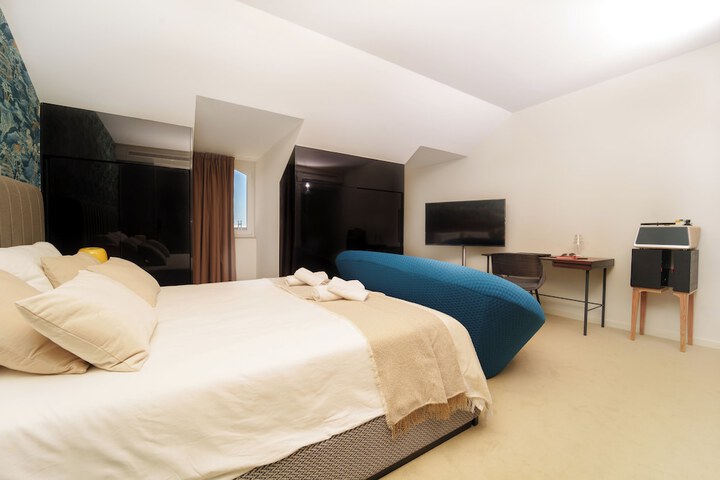 Room 16 of 105