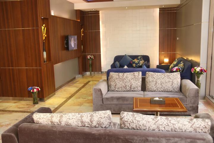 Room 33 of 47