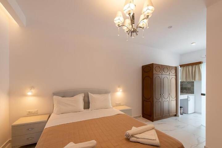 Room 4 of 20